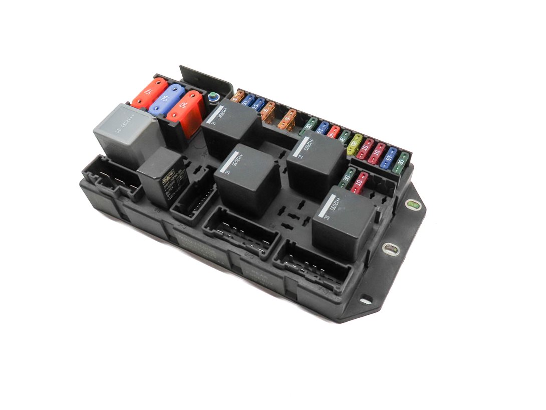 2012 RANGE ROVER (L322) REAR TRUNK MOUNT FUSE RELAY CONTROL BOX
