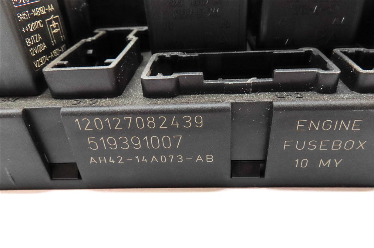Thumbnail 4: 2010-2012 RANGE ROVER (L322) 5.0L SUPERCHARGED ENGINE FUSE BOX