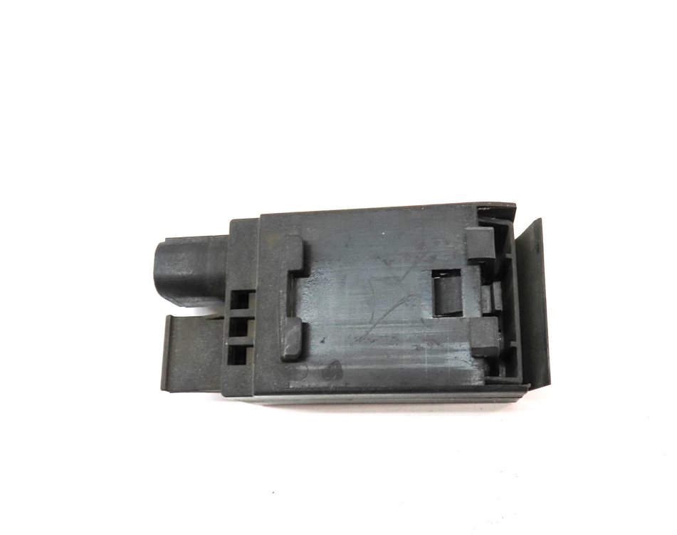 Thumbnail 6: 2012 RANGE ROVER (L322) AUC AUXILIARY COOLING FAN SENSOR MODULE