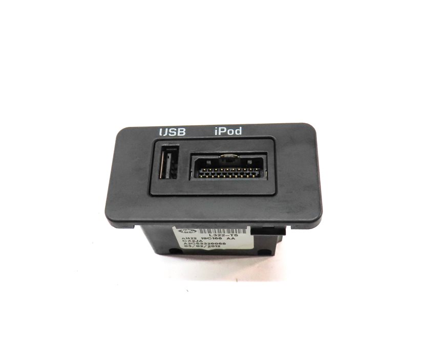 Thumbnail 2: 2012 RANGE ROVER (L322) iPOD USB AUXILIARY AUX INPUT JACK PORT PANEL