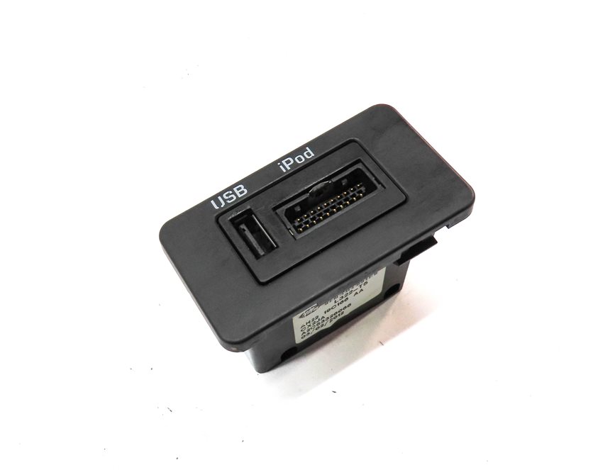 Thumbnail 3: 2012 RANGE ROVER (L322) iPOD USB AUXILIARY AUX INPUT JACK PORT PANEL