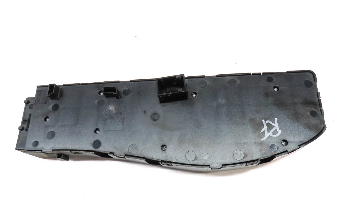Thumbnail 6: 2012 RANGE ROVER (L322) FRONT RIGHT PASSENGER SEAT POSITION ADJUST SWITCH