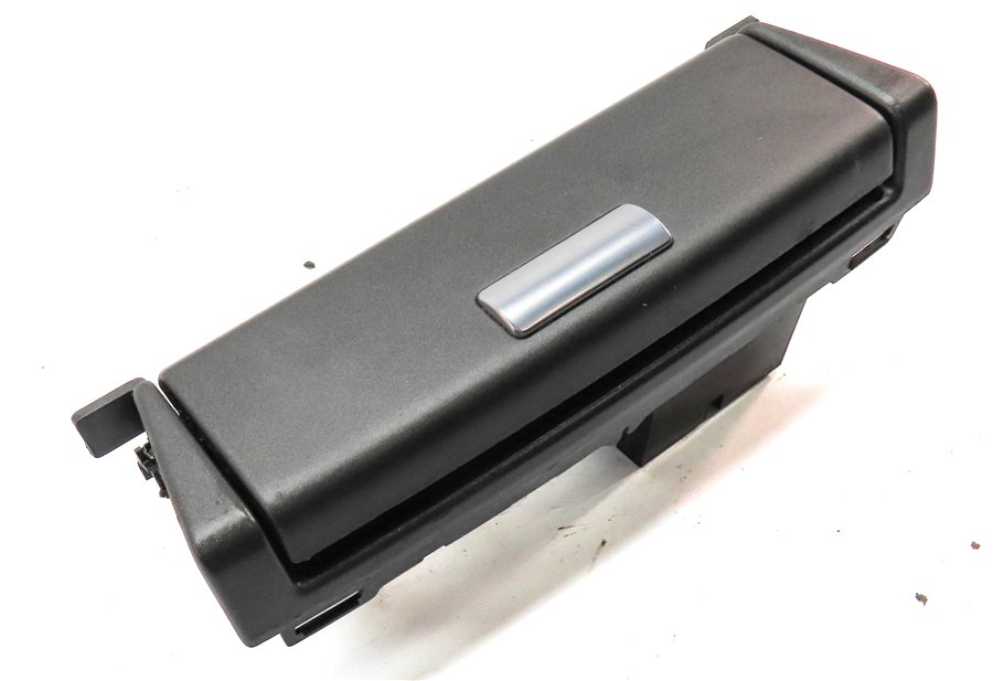 Thumbnail 3: 12 RANGE ROVER (L322) REAR ENTERTAINMENT AUDIO VIDEO AV JACK w/ 12 VOLT SOCKETS