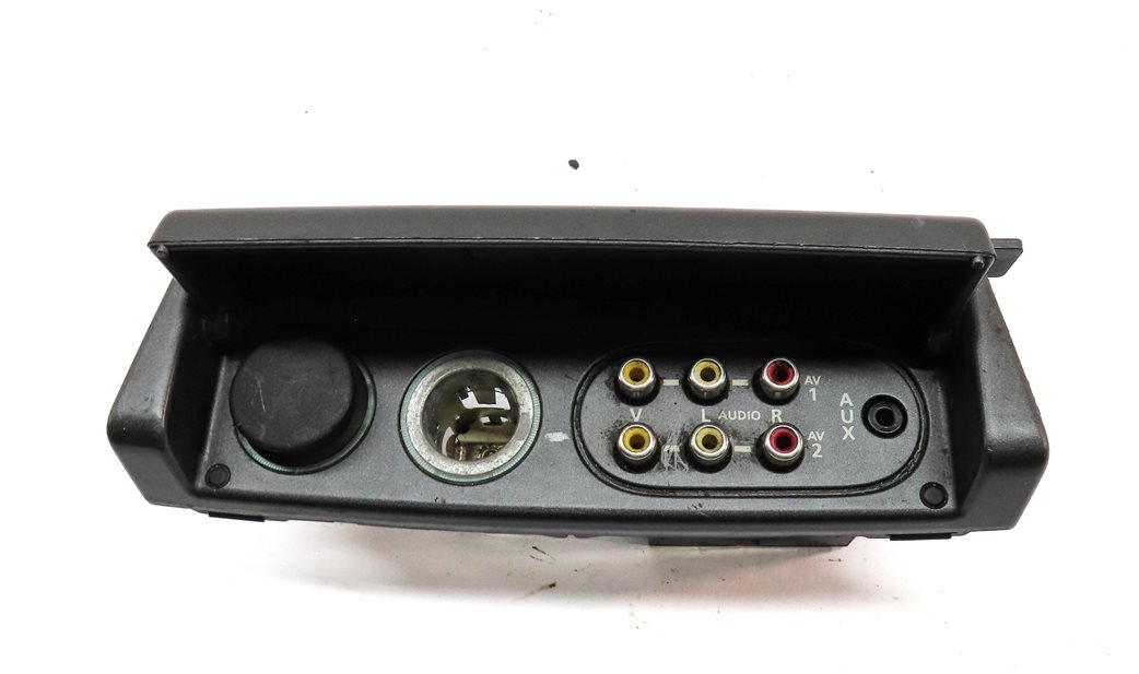 Thumbnail 4: 12 RANGE ROVER (L322) REAR ENTERTAINMENT AUDIO VIDEO AV JACK w/ 12 VOLT SOCKETS