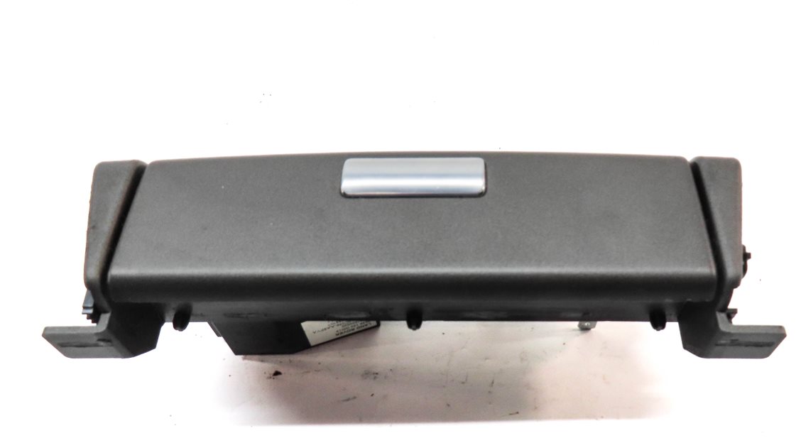 Thumbnail 5: 12 RANGE ROVER (L322) REAR ENTERTAINMENT AUDIO VIDEO AV JACK w/ 12 VOLT SOCKETS
