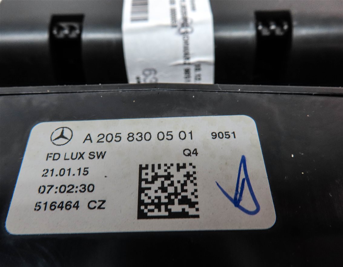 Thumbnail 8: 2015 MERCEDES C300 (W205) REAR CENTER CONSOLE HEAT AIR AC HVAC DUAL VENT (Black)