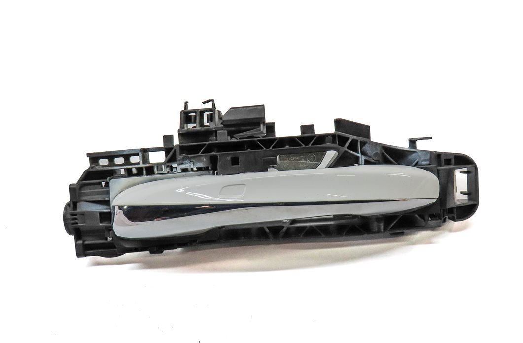 Thumbnail 2: 15-17 MERCEDES C300 C350 C400 C450 W205 LEFT REAR KEYLESS DOOR HANDLE (White)