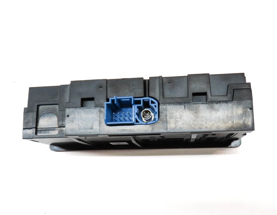 Thumbnail 4: 2015 MERCEDES C300 (W205) USB SD CARD READER JACK PANEL w/ SD CARD INCLUDED