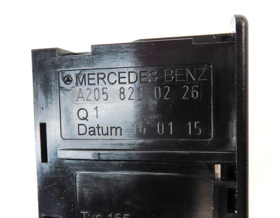 Thumbnail 5: 2015 MERCEDES C300 (W205) USB SD CARD READER JACK PANEL w/ SD CARD INCLUDED