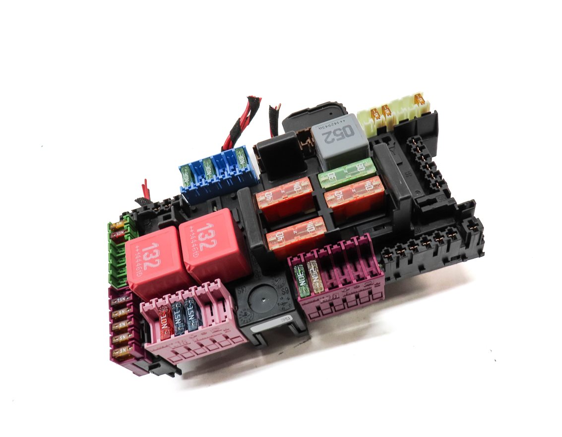 Thumbnail 3: 2015 MERCEDES C300 (W205) REAR FUSE POWER JUNCTION RELAY PANEL BOX