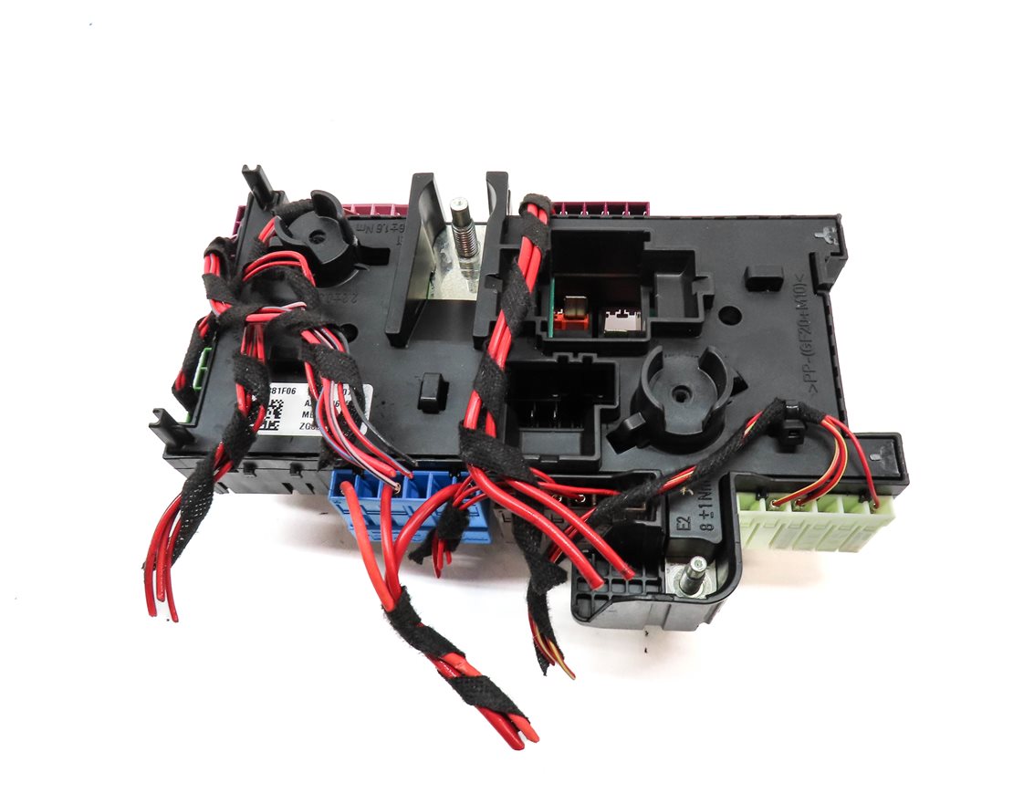 Thumbnail 4: 2015 MERCEDES C300 (W205) REAR FUSE POWER JUNCTION RELAY PANEL BOX