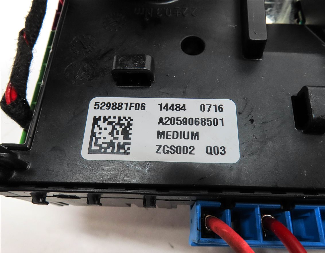 Thumbnail 5: 2015 MERCEDES C300 (W205) REAR FUSE POWER JUNCTION RELAY PANEL BOX