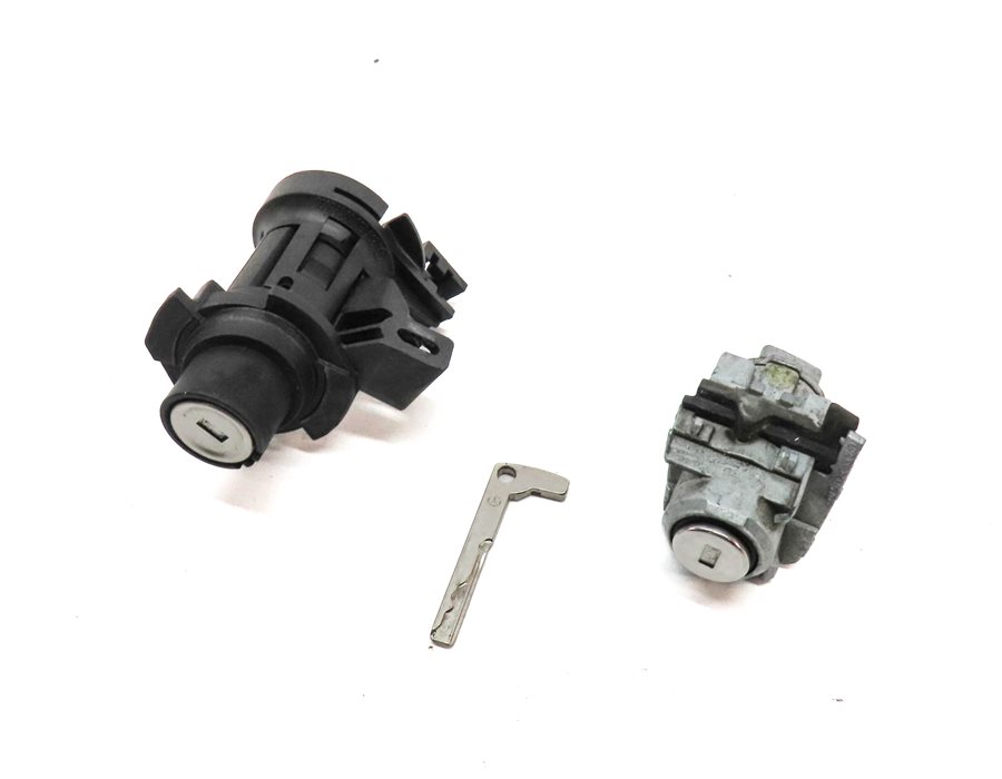 2015 MERCEDES C300 (W205) FRONT LEFT DRIVER & TRUNK LOCK CYLINDER w/KEY SET/3