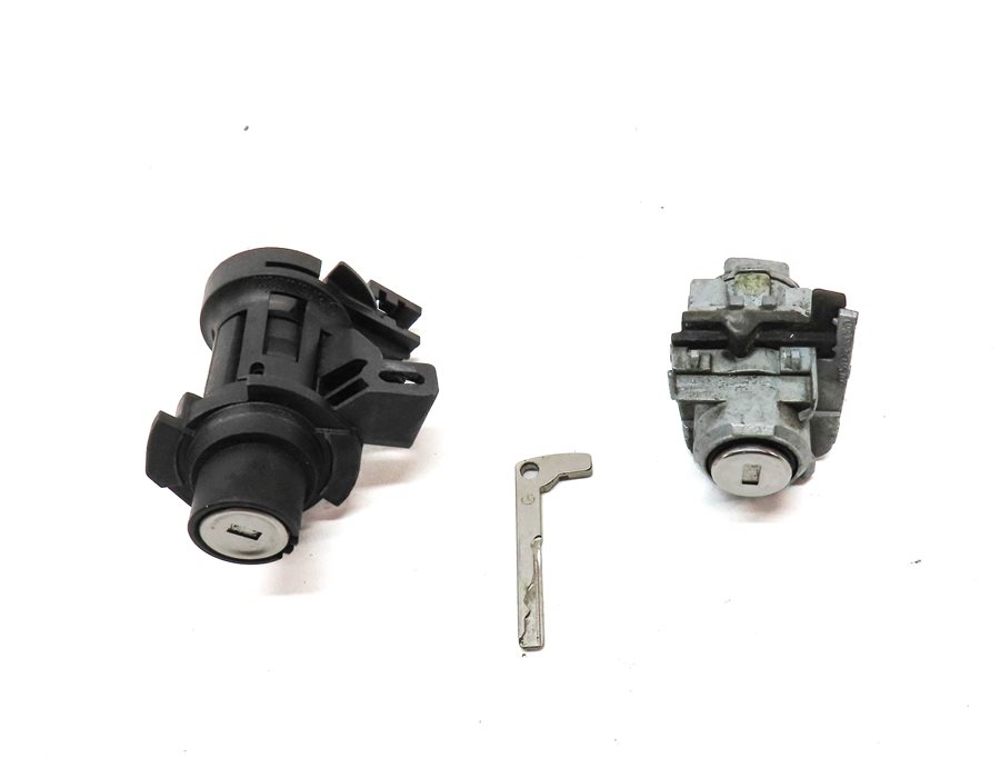 Thumbnail 2: 2015 MERCEDES C300 (W205) FRONT LEFT DRIVER & TRUNK LOCK CYLINDER w/KEY SET/3
