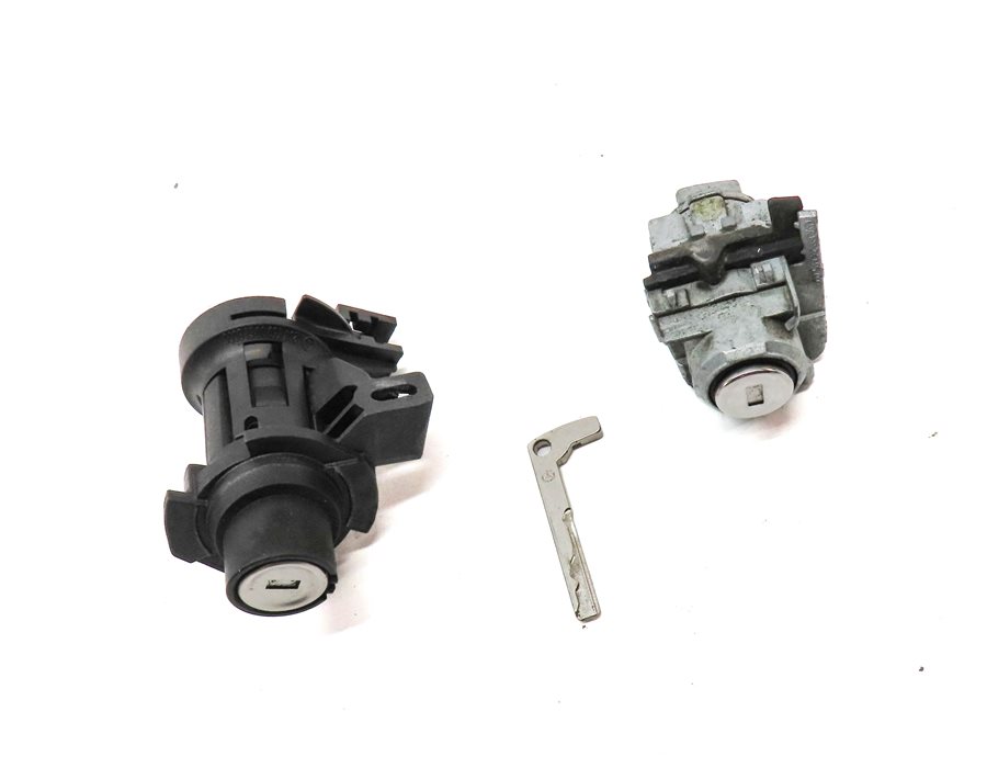 Thumbnail 3: 2015 MERCEDES C300 (W205) FRONT LEFT DRIVER & TRUNK LOCK CYLINDER w/KEY SET/3