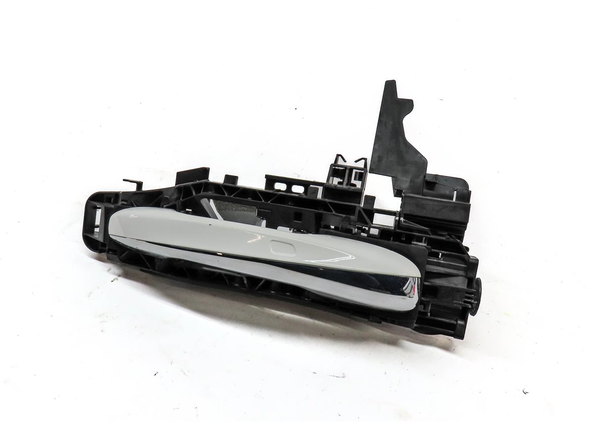 15-17 MERCEDES C S CLASS (W205 W222) FRONT RIGHT KEYLESS GO DOOR HANDLE (White)