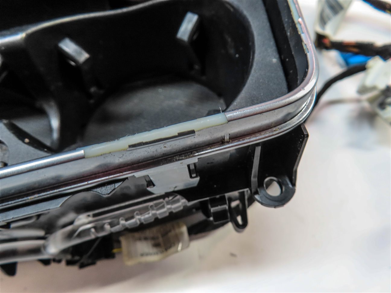 Thumbnail 8: 2015 MERCEDES C300 (W205) FRONT CENTER CONSOLE CUPHOLDER ASHTRAY (Zen)