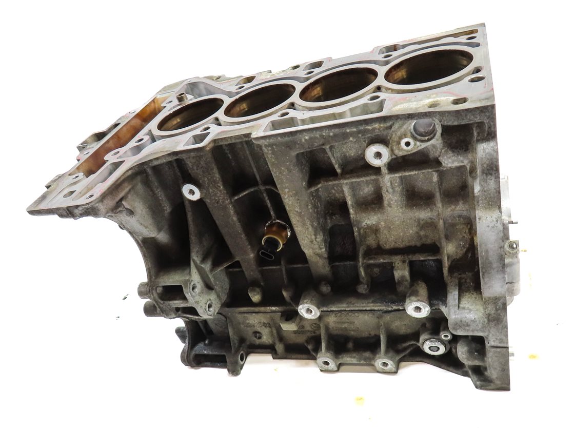 Thumbnail 2: 2012-2018 BMW 320i (F30) 2.0L MOTOR TURBO ENGINE CYLINDER BLOCK (BARE)