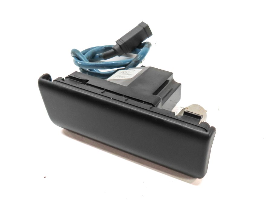 2008 RANGE ROVER SPORT (L320) REAR ENTERTAINMENT RCA VIDEO JACK IN INPUT w/ 12v