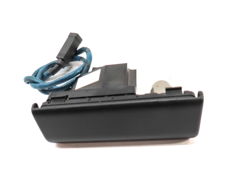 Thumbnail 2: 2008 RANGE ROVER SPORT (L320) REAR ENTERTAINMENT RCA VIDEO JACK IN INPUT w/ 12v