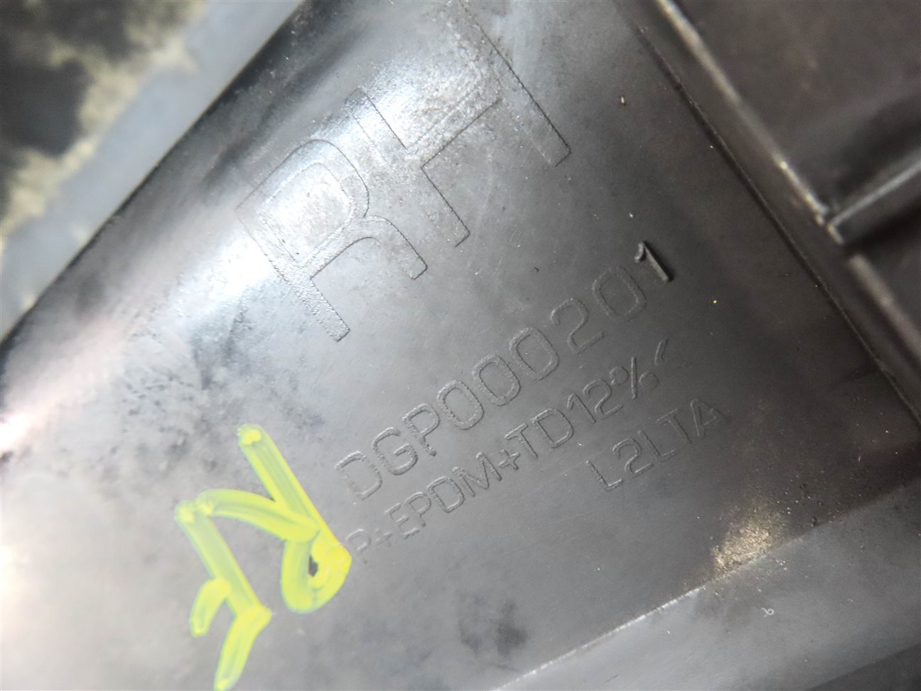 Thumbnail 6: 2008 RANGE ROVER SPORT (L320) FRONT RIGHT PASSENGER DOOR LOWER MOULDING TRIM