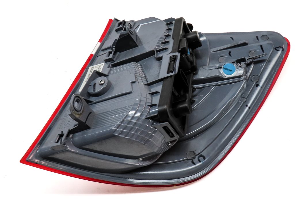 Thumbnail 5: 11-17 BMW X3 (F25) LEFT DRIVER REAR OUTER TAILLIGHT BRAKE LIGHT LAMP (OPT. 522)
