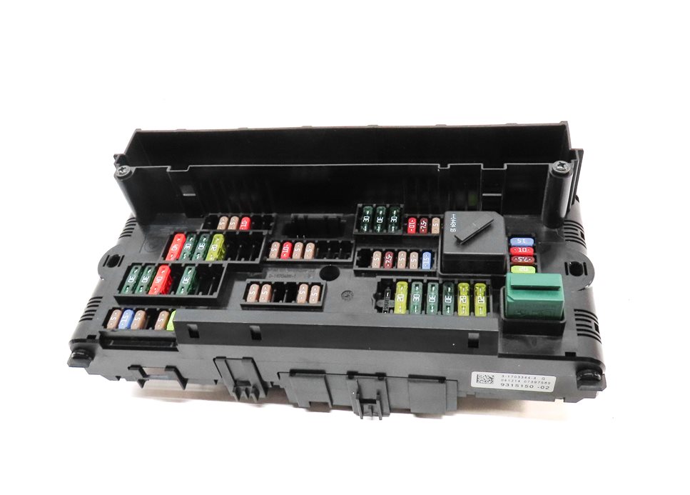 Thumbnail 2: 2015 BMW X3 (F25) FRONT POWER DISTRIBUTION FUSE BOX RELAY JUNCTION