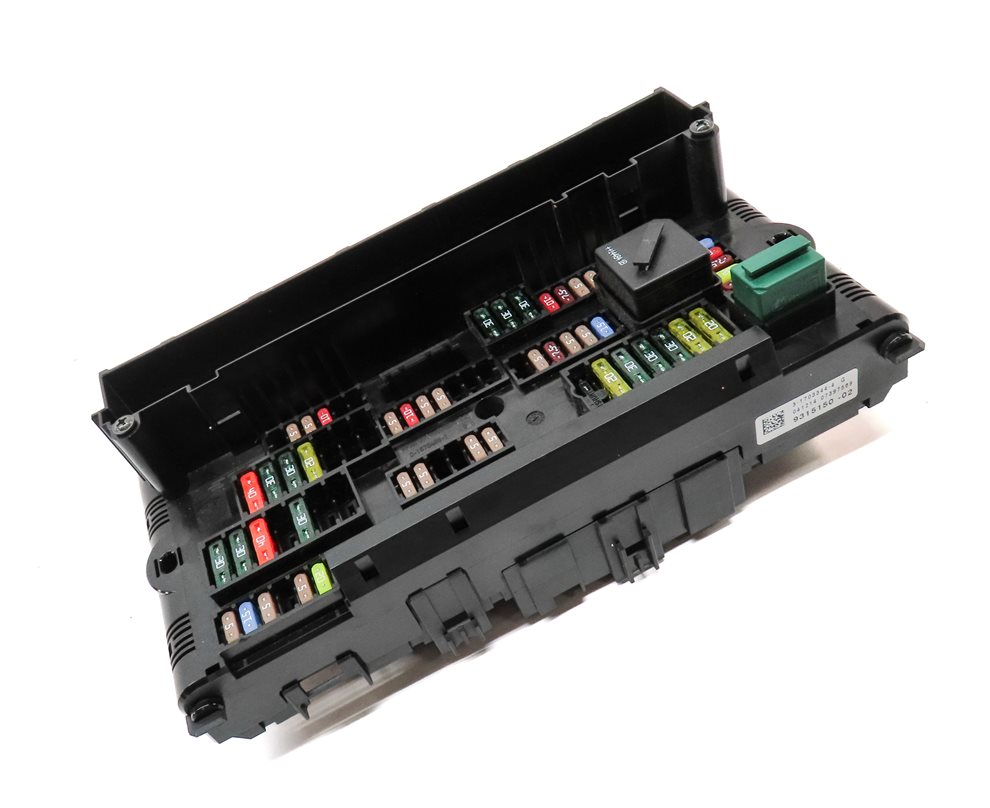 Thumbnail 3: 2015 BMW X3 (F25) FRONT POWER DISTRIBUTION FUSE BOX RELAY JUNCTION