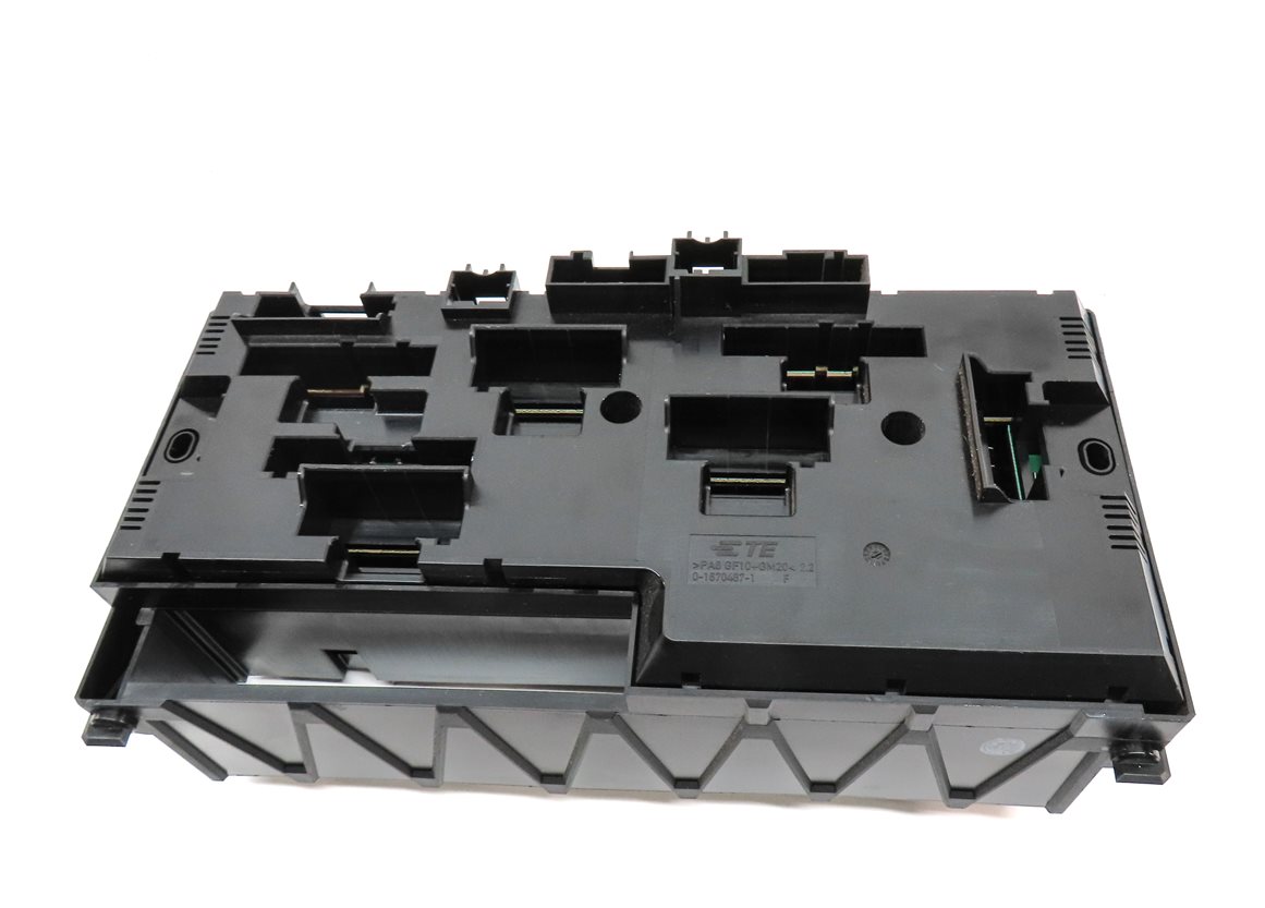 Thumbnail 4: 2015 BMW X3 (F25) FRONT POWER DISTRIBUTION FUSE BOX RELAY JUNCTION