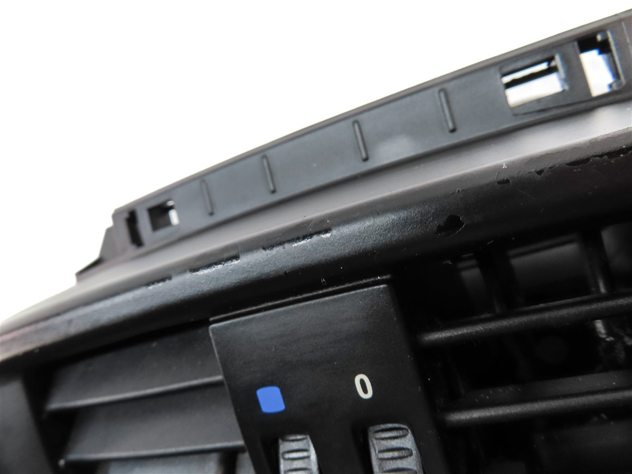 Thumbnail 7: 2015 BMW X3 (F25) REAR CENTER CONSOLE HEATER A/C AIR VENT