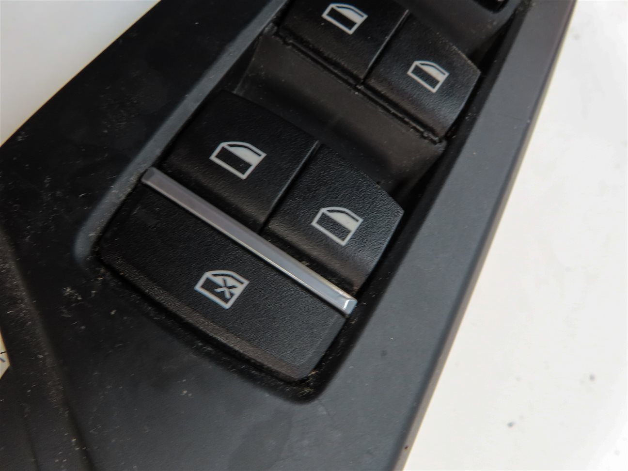 Thumbnail 9: 2015 BMW X3 (F25) LEFT DRIVER DOOR MASTER POWER WINDOW SWITCH BUTTON (BEIGE)