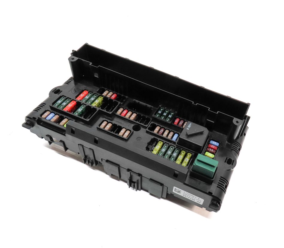 2015 BMW X4 (F26) FRONT JUNCTION POWER DISTRIBUTION RELAY FUSE BLOCK