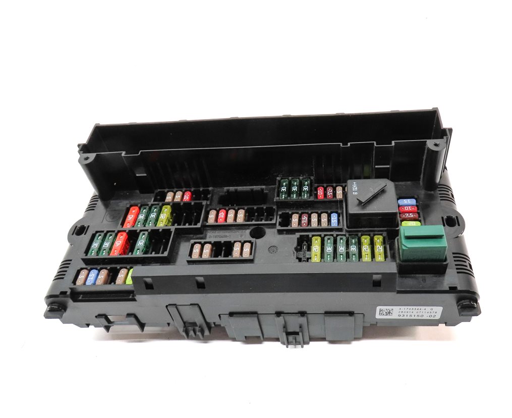 Thumbnail 2: 2015 BMW X4 (F26) FRONT JUNCTION POWER DISTRIBUTION RELAY FUSE BLOCK