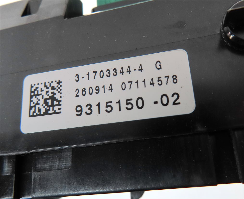 Thumbnail 5: 2015 BMW X4 (F26) FRONT JUNCTION POWER DISTRIBUTION RELAY FUSE BLOCK
