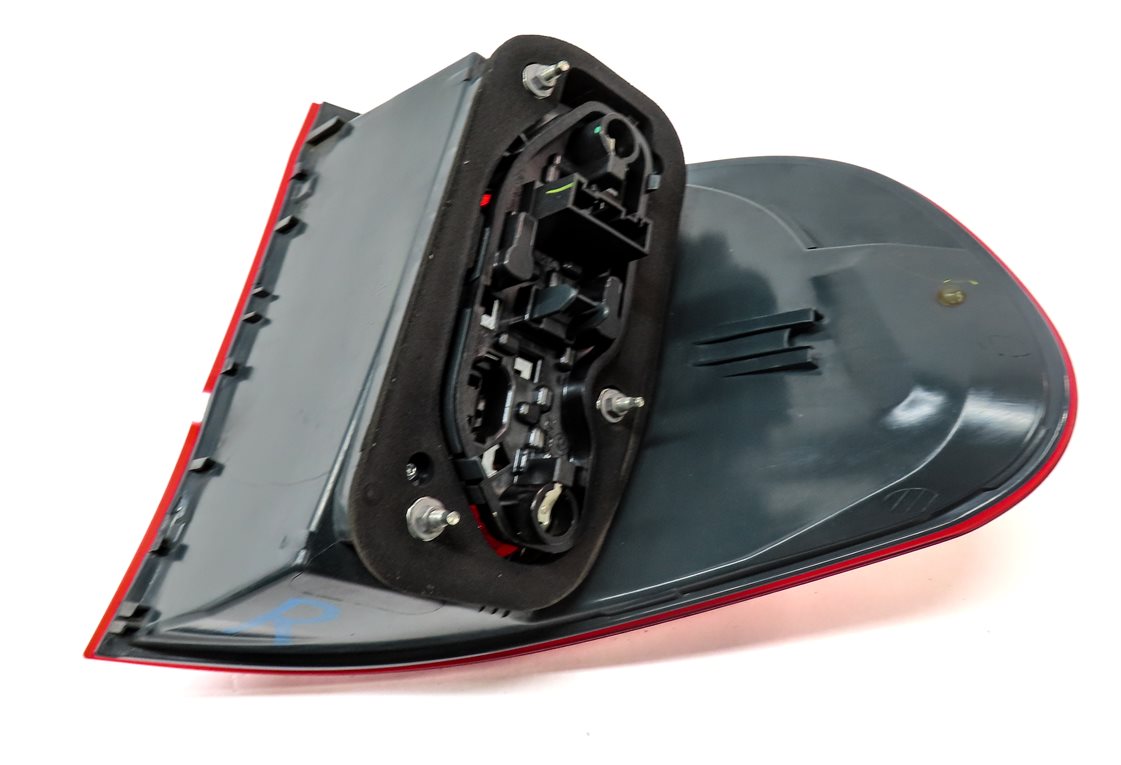 Thumbnail 7: 2011-2013 BMW X5 X5M (E70) RIGHT PASSENGER REAR OUTER TAILLIGHT BRAKE LIGHT LAMP