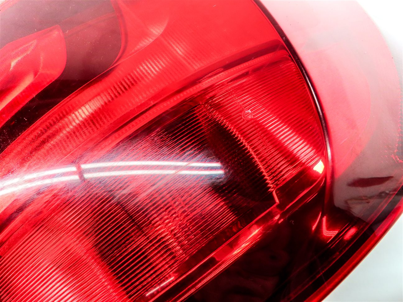 Thumbnail 8: 2011-2013 BMW X5 X5M (E70) RIGHT PASSENGER REAR OUTER TAILLIGHT BRAKE LIGHT LAMP
