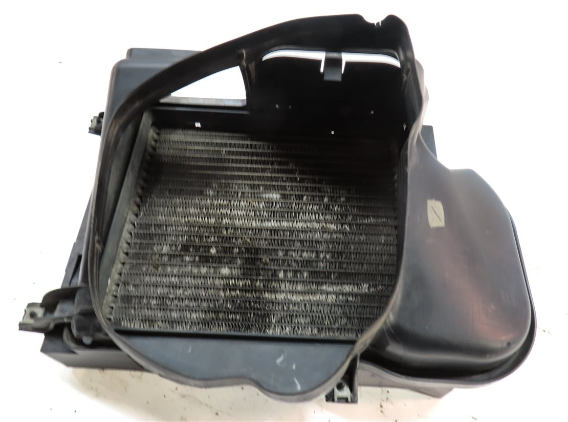 Thumbnail 5: 2008-2014 BMW X5 X5M X6 X6M (E70 E71) 3.0L / 4.4L TWIN TURBO AUXILIARY RADIATOR
