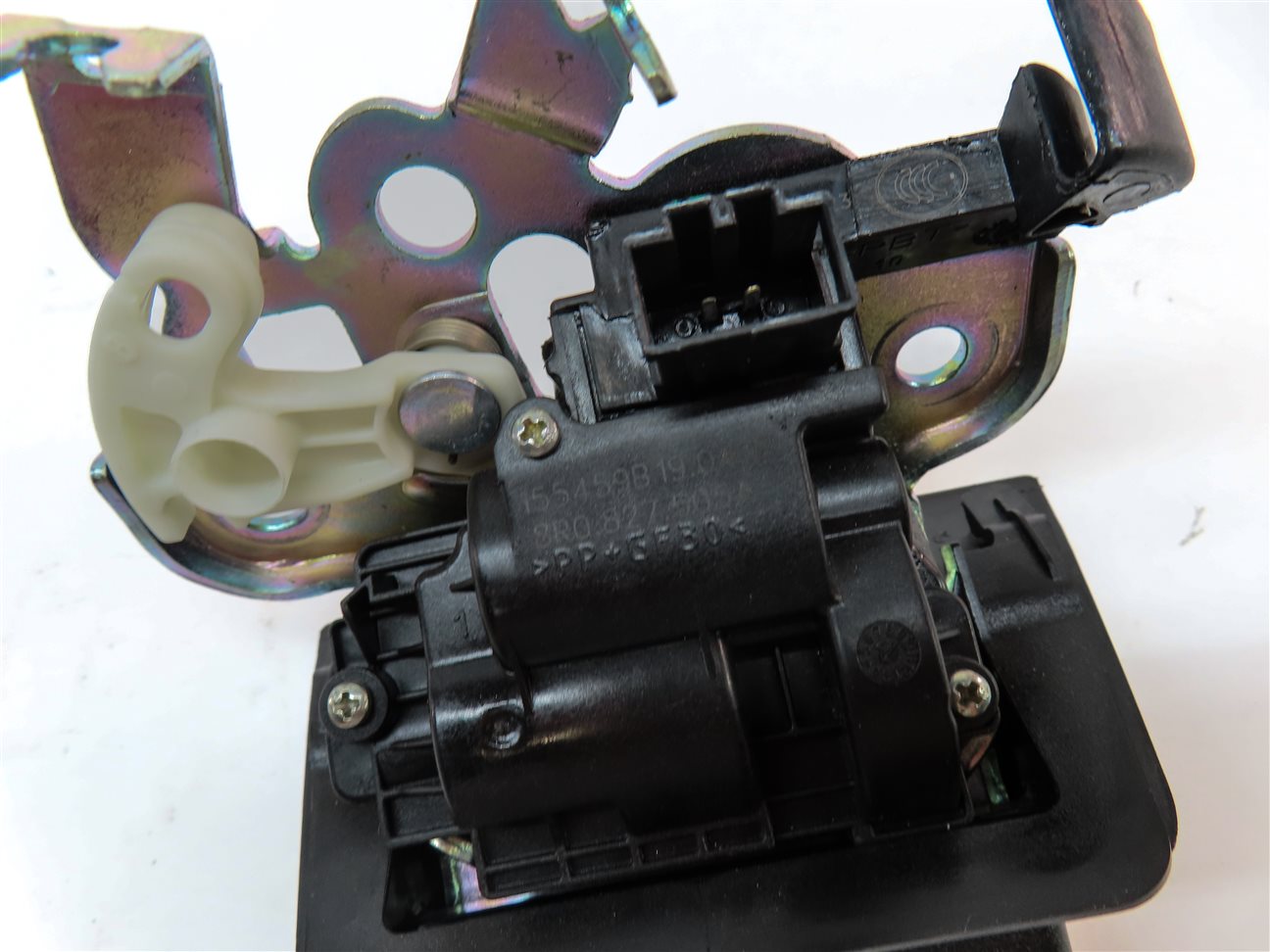 Thumbnail 6: 2018 AUDI Q3 (8U) REAR UPPER TRUNK LATCH LIFTGATE LOCK LATCH ACTUATOR
