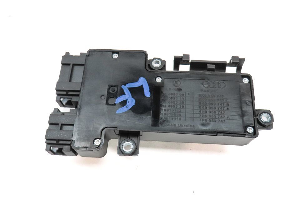 Thumbnail 8: 2018 AUDI Q3 (8U) FRONT LEFT DRIVER SEAT ADJUSTMENT LUMBAR ADJUST SWITCH BUTTON