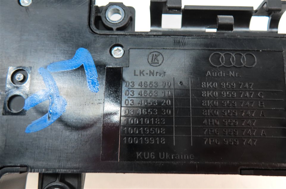 Thumbnail 9: 2018 AUDI Q3 (8U) FRONT LEFT DRIVER SEAT ADJUSTMENT LUMBAR ADJUST SWITCH BUTTON