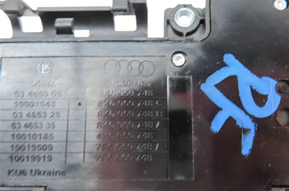 Thumbnail 9: 2018 AUDI Q3 (8U) FRONT RIGHT PASSENGER SEAT ADJUSTMENT LUMBAR ADJUST SWITCH