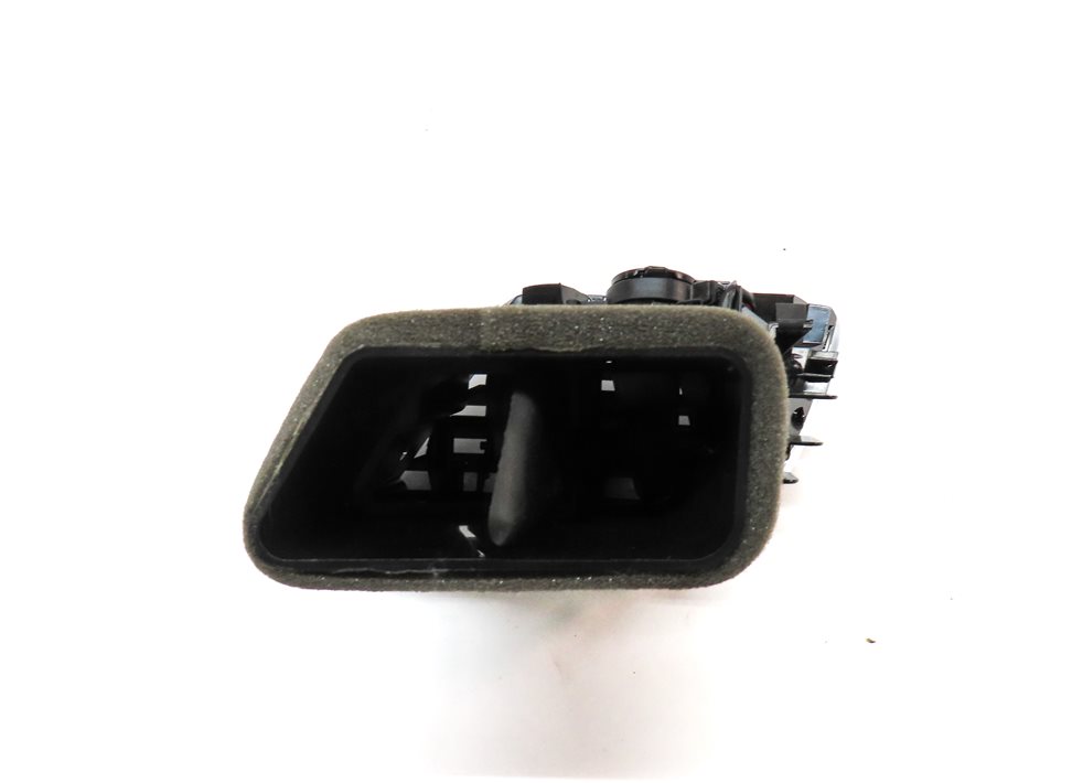 Thumbnail 4: 2018 AUDI Q3 (8U) FRONT RIGHT PASSENGER OUTER DASH HEATER A/C AIR VENT