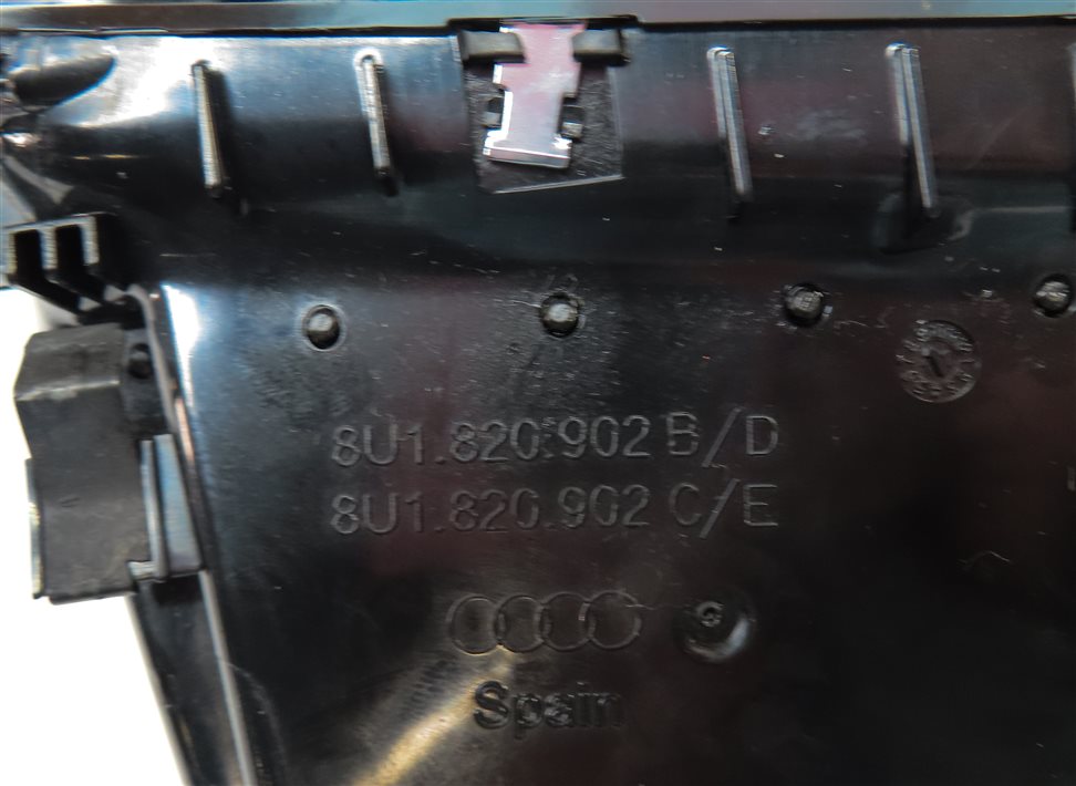 Thumbnail 6: 2018 AUDI Q3 (8U) FRONT RIGHT PASSENGER OUTER DASH HEATER A/C AIR VENT