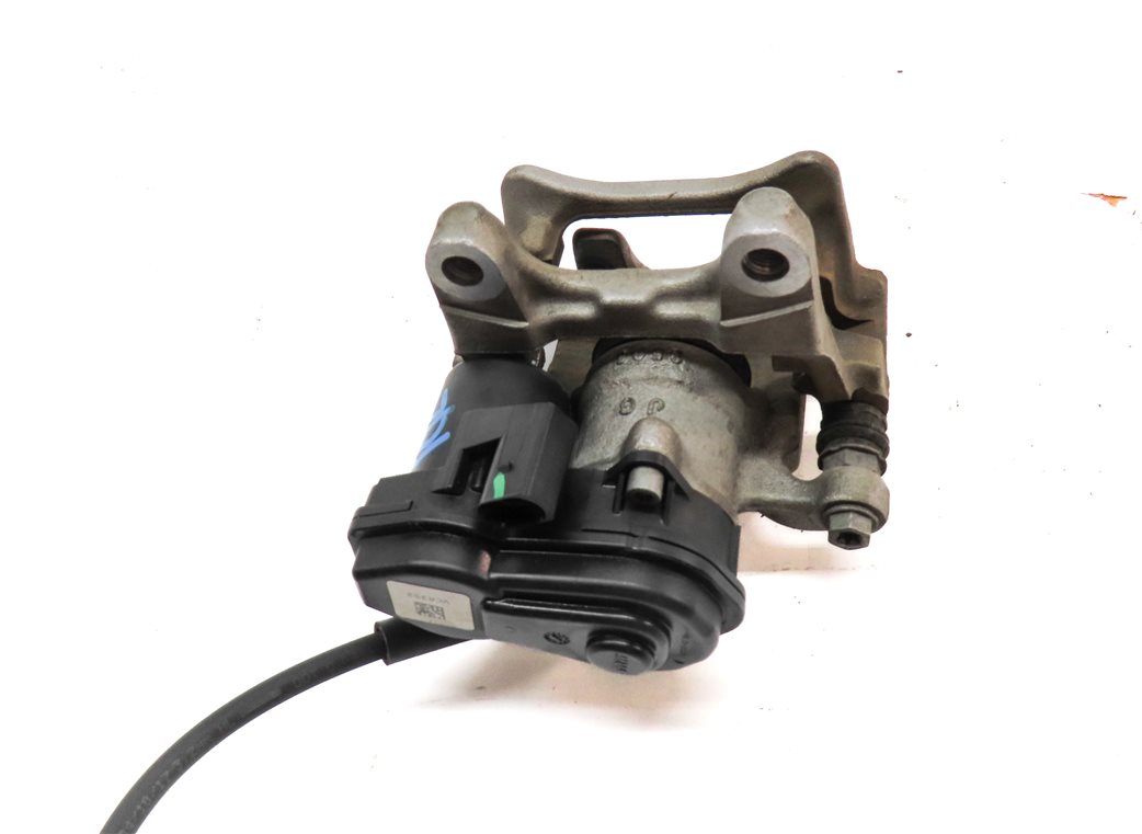 Thumbnail 5: 2016-2018 AUDI Q3 (8U) REAR RIGHT BRAKE CALIPER w/ ACTUATOR