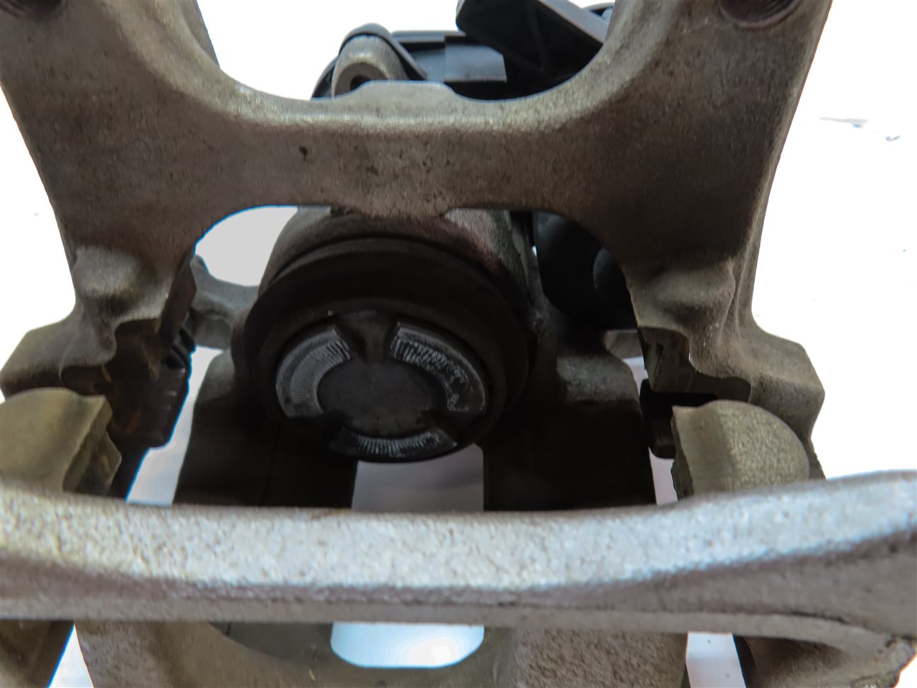 Thumbnail 7: 2016-2018 AUDI Q3 (8U) REAR RIGHT BRAKE CALIPER w/ ACTUATOR