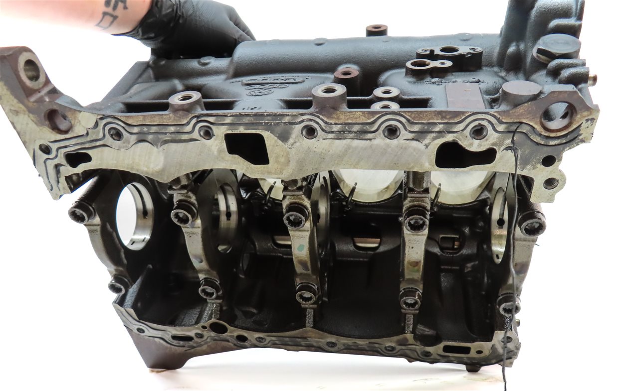 Thumbnail 7: 2014-2018 AUDI Q3 (8U) VW CC EOS TIGUAN 2.0L TURBO ENGINE CYLINDER BLOCK BARE