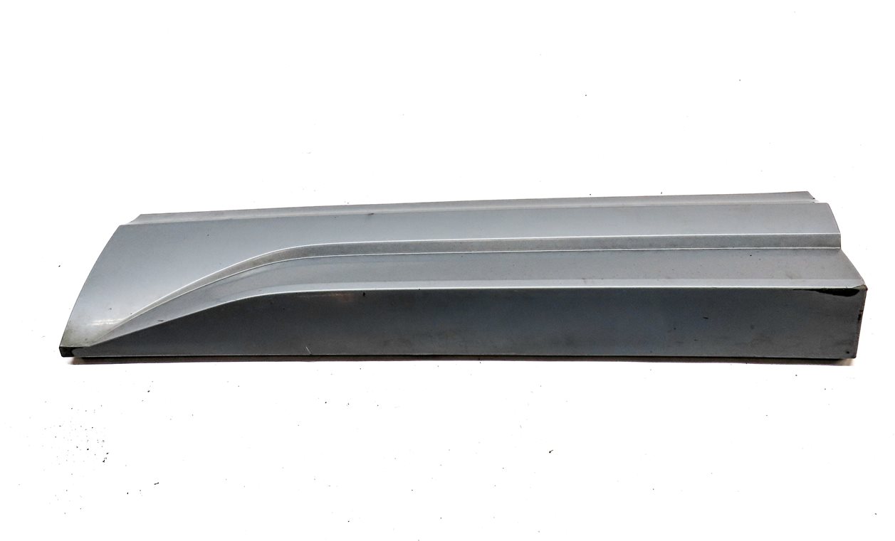 Thumbnail 4: 2016-2018 AUDI Q3 (8U) REAR RIGHT DOOR LOWER MOULDING RUNNER TRIM (Silver)