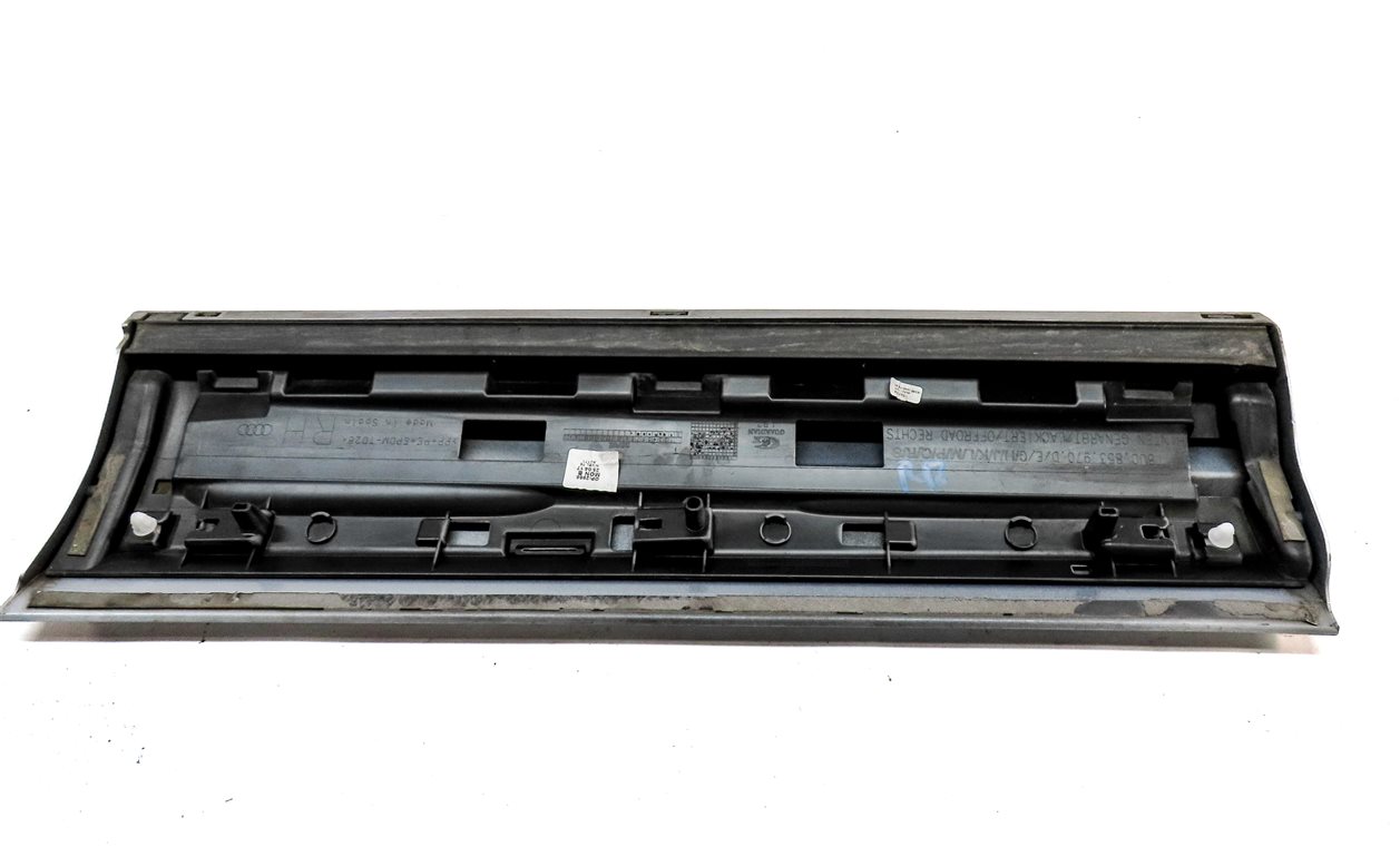 Thumbnail 5: 2016-2018 AUDI Q3 (8U) REAR RIGHT DOOR LOWER MOULDING RUNNER TRIM (Silver)