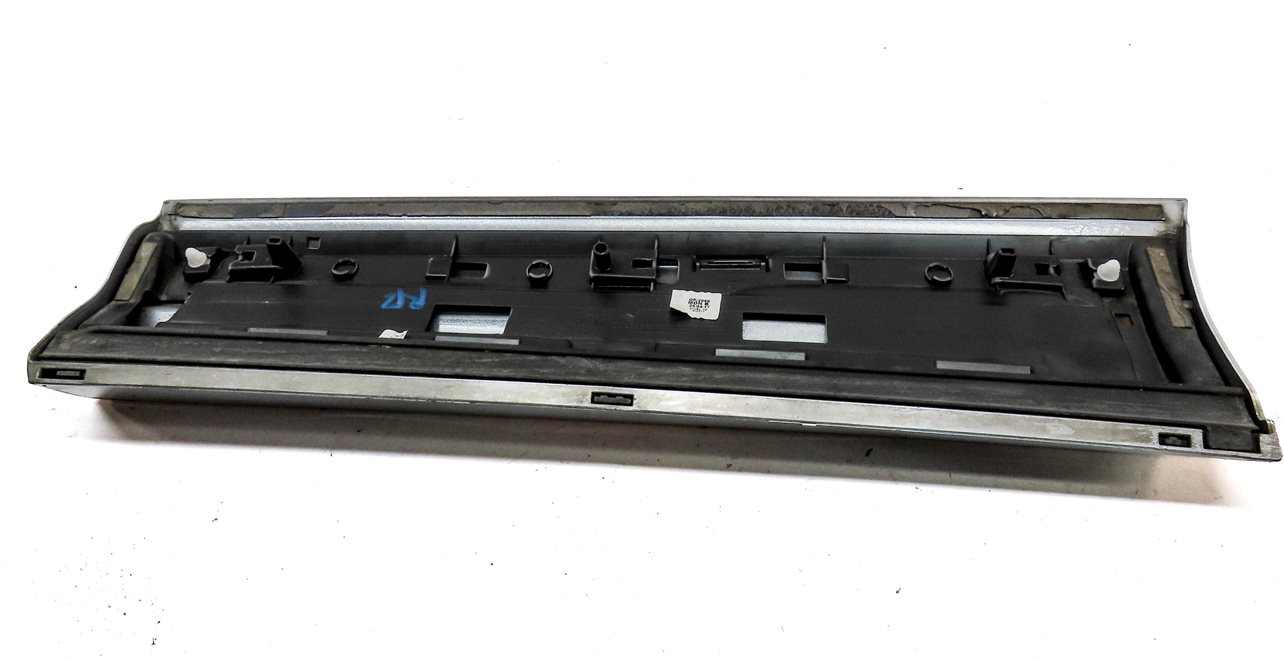 Thumbnail 6: 2016-2018 AUDI Q3 (8U) REAR RIGHT DOOR LOWER MOULDING RUNNER TRIM (Silver)
