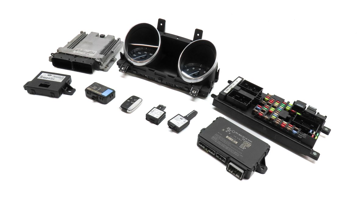 Thumbnail 1: 14 RANGE ROVER SPORT (L494) 3.0L SUPERCHARGED ENGINE IMMOBILIZER MODULE KEY SET